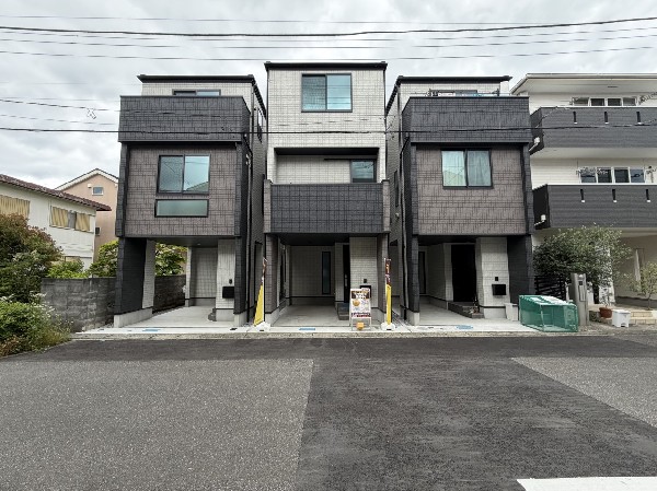 外観:駅まで歩ける利便性を確保しながら、穏やかで落ち着いた住環境も同時に手に入る立地です。  