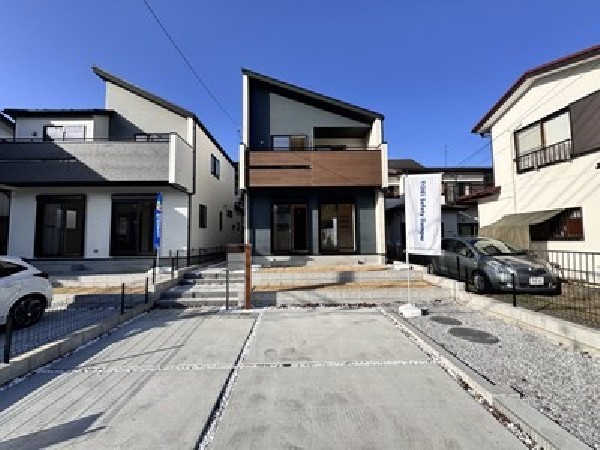 外観:黒を基調に個性を演出。クールな印象の中にあたたかみを感じさせるデザイン。