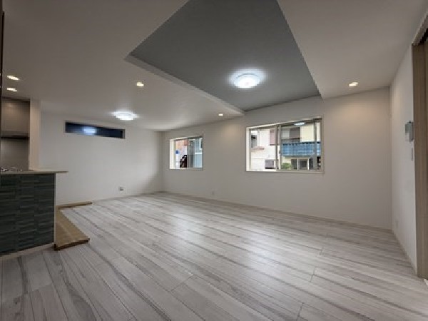 白いクロスとナチュラルな明るめのフローリングでコーディネートしました！