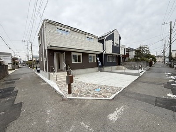 外観:日当たりが良く開放感のある角地です。