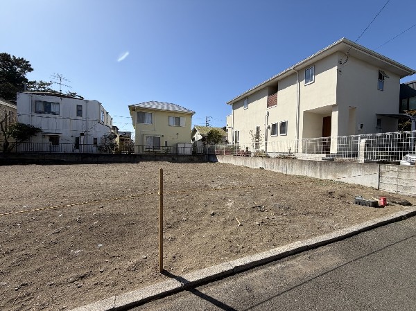 外観:最寄り駅まで平坦徒歩アクセスの好立地。利便性と住環境のどちらも譲れない方は是非現地をご覧ください。