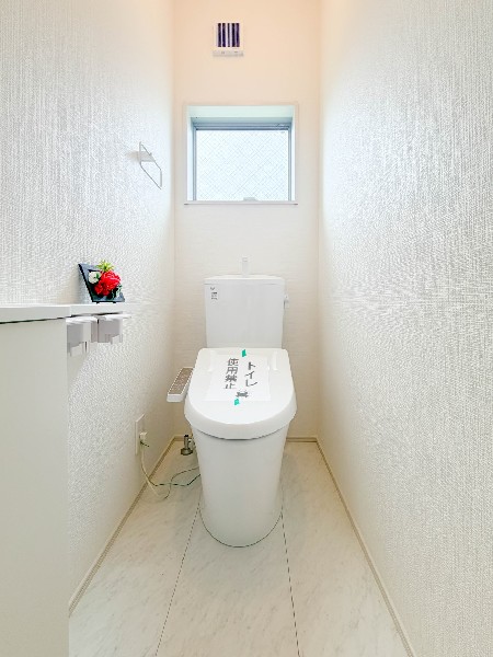 清潔感あふれるホワイトを基調としたトイレ！毎日使う場所だからこそ、明るく心地よい空間に♪