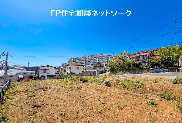 外観:低層の一戸建てを中心とした、整然とした街並みと良好な住環境が魅力です。  