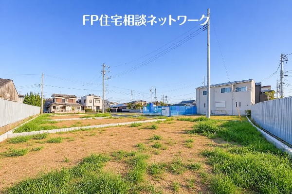 外観:緑豊かで閑静な住宅地。季節の移ろいを感じながら、のびのびとスローライフや子育てを楽しめる環境。