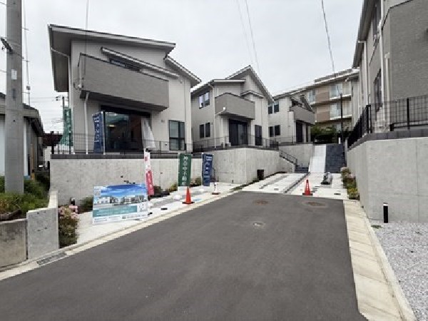 外観:落ち着いた住環境が広がる閑静な住宅街。