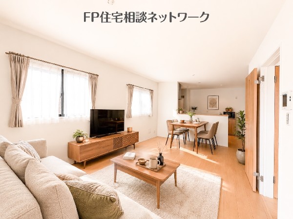 子供が走り回れる安心の空間。※画像はAI加工のため現地に家具等はなく価格に含みません。