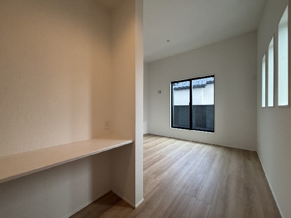 造作カウンター付きを備えた居室カウンターで、この住まいらしい使いやすさをしっかり感じられます。
