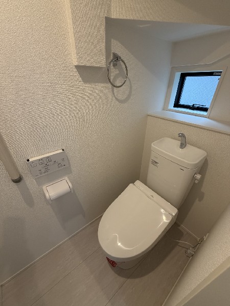 小さな窓がついているので換気もバッチリ！いつでも爽やかな空気をキープ
