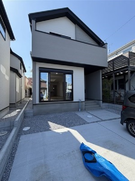 外観:最寄り駅まで平坦徒歩アクセスの好立地。利便性と住環境のどちらも譲れない方は是非現地をご覧ください。