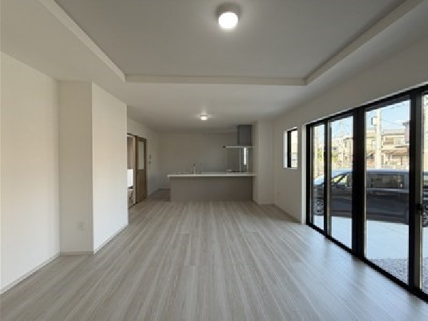 白いクロスとナチュラルな明るめのフローリングでコーディネートしました！