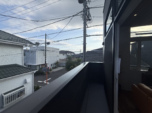 LDKに面するベランダは、日差しがたっぷり降り注ぎます。