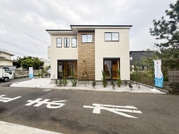 外観:堂々とした姿で完成したこの住宅は見る人を魅了してくれる高級感があります！