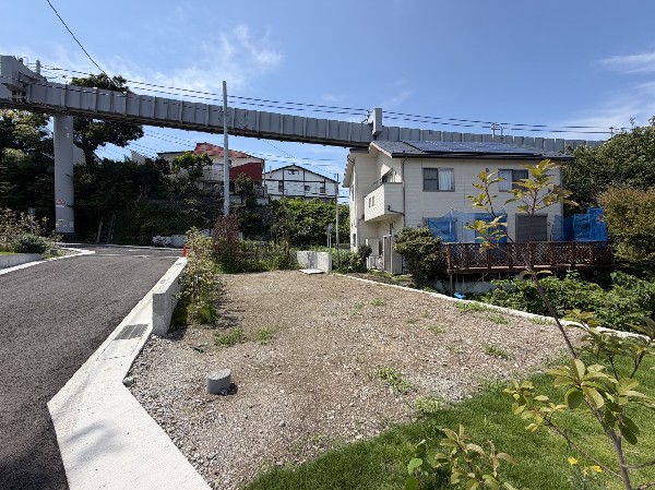 外観:豊かな陽光と心地よい風に満たされたこの場所が、家族の理想の暮らしをやさしく形作ります。  
