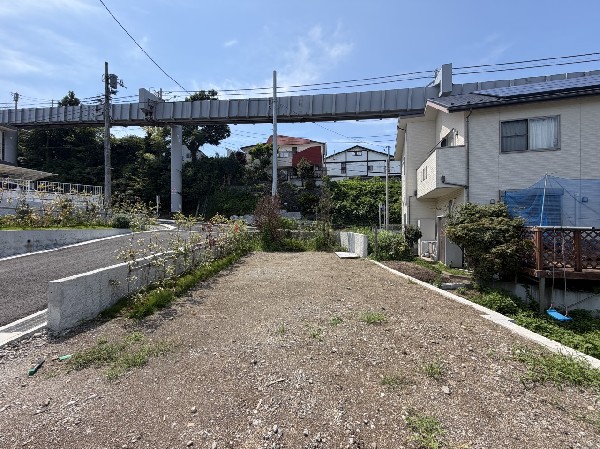 外観:落ち着きのある第一種低層住居専用地域に位置しています。  