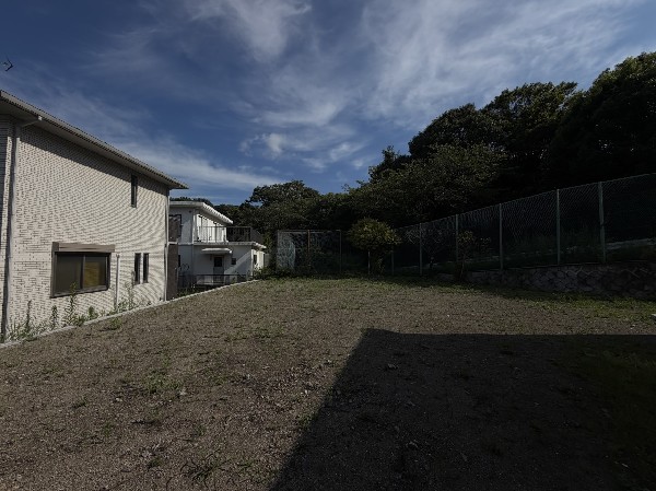 外観:街中の喧騒から離れた穏やかな住環境。光と風を感じながら、心安らぐ快適な暮らしを叶える住まいです。  
