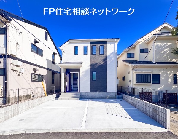 外観:並列2台駐車可能なカースペース。ゆとりある敷地だからこそ可能な多用途にご利用いただけるスペースです♪