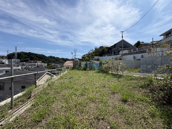 外観:高台からの見晴らしを備えた眺望で、この住まいらしい使いやすさをしっかり感じられます。  