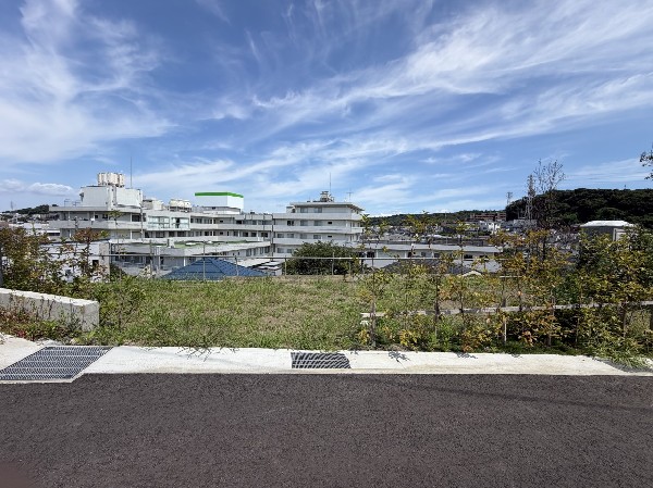 外観:駅まで歩ける利便性を確保しながら、穏やかで落ち着いた住環境も同時に手に入る立地です。  