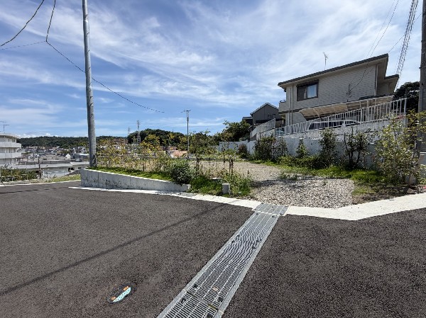 外観:駅徒歩圏という高い利便性を享受しながら、落ち着きのある住環境に寄り添う魅力的な立地です。  