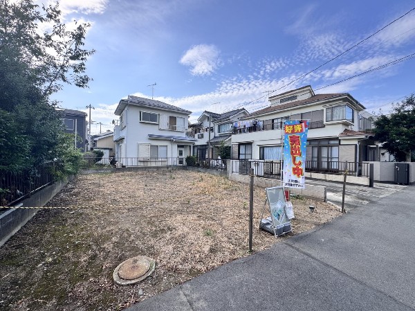 外観:良好な住環境が守られた、落ち着きのある住宅街です。  