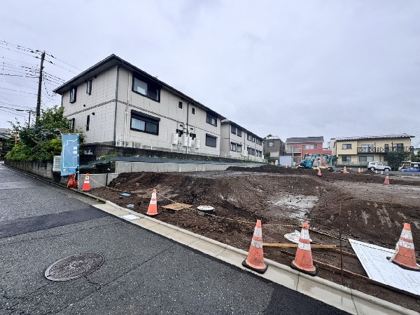 外観:落ち着きのある第一種低層住居専用地域に位置しています。  