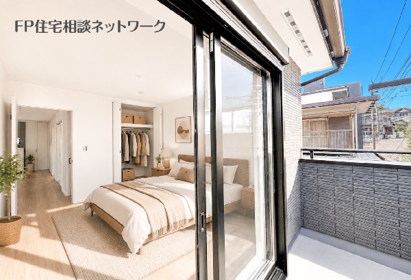 明るく開放的な空間♪（本画像はAI加工済みであり、現地に家具等はなく価格にも含まれていません）  