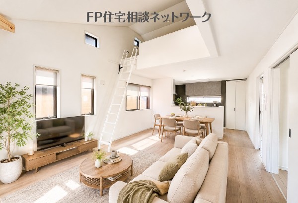 明るいLDKです♪（本画像はAI加工済みであり、現地に家具等はなく価格にも含まれていません）  