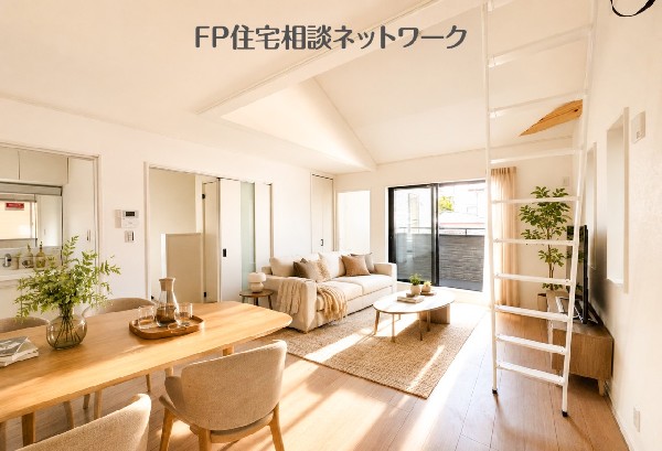 陽だまりリビング♪（本画像はAI加工済みであり、現地に家具等はなく価格にも含まれていません）  