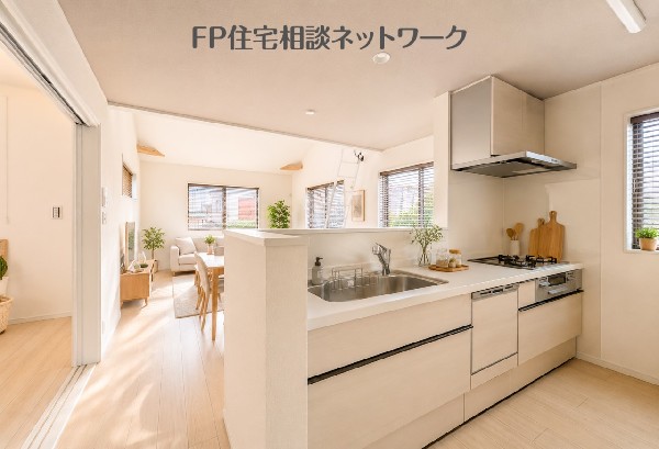 リビングが見渡せる使いやすい対面キッチン。（※画像はAI加工済み。家具等は価格に含まれません）