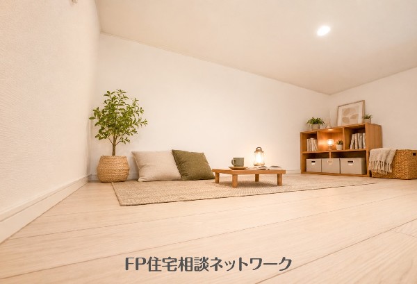 季節物も置ける広々ロフト収納は現地必見！（※画像はAI加工済み。家具等は価格に含まれません）
