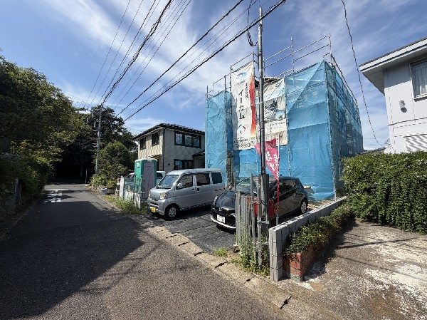 外観:空が広く、緑の多い閑静な趣を感じる環境です。  