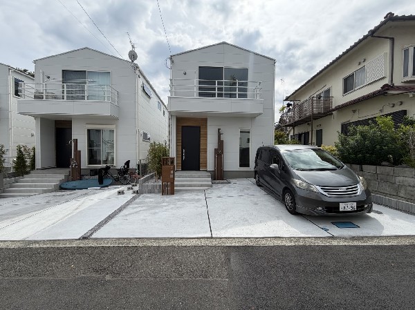外観:青空を背景に凛と立つスタイリッシュな外観が、住まう人に誇りを与えてくれます。
