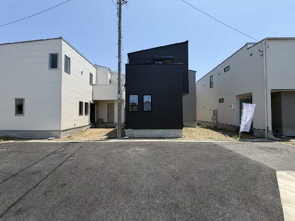 外観:落ち着いた外壁色を備えた外観デザインで、この住まいらしい使いやすさをしっかり感じられます。  