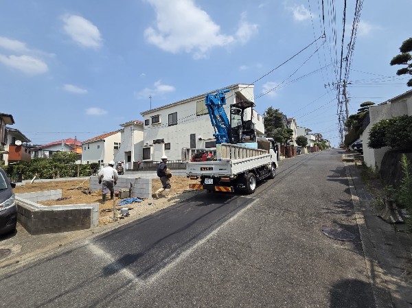 外観:前面道路5.6ｍと広々。運転が苦手な方も安心ですね！