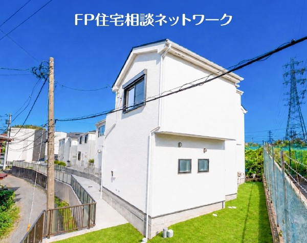 外観:青空を背景に凛と立つスタイリッシュな外観が、住まう人に誇りを与えてくれます。