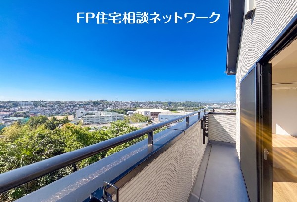 目の前に遮るものがなく、ホッと一息つける開放的な眺望！毎日の景色がちょっとした癒やしになります。