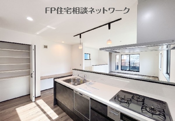キッチンまわりが整うと、配膳や片付けまでスムーズに進みます。現地でも魅力を感じられます。  