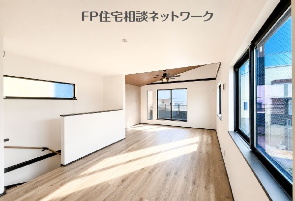 2階にリビングを設けており、プライバシーを確保できます。  