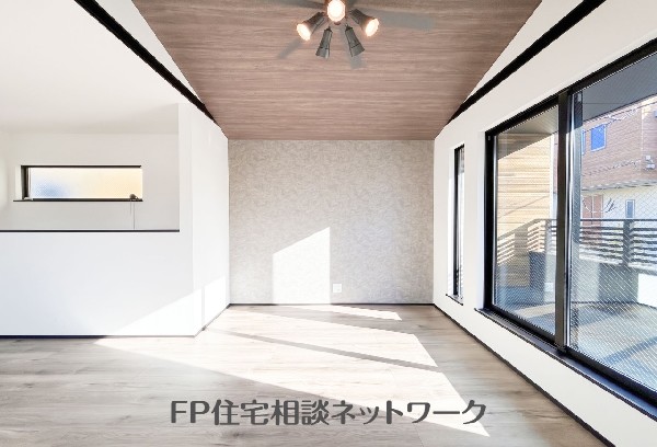 明るい陽射しが差し込む心地よいＬＤＫ！家族みんなが自然と集まる、我が家の主役級スペースです  