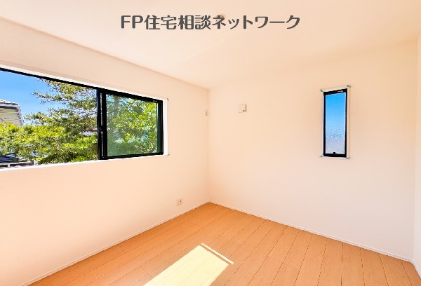２面採光なので、お部屋が明るくて居心地が良いですね！