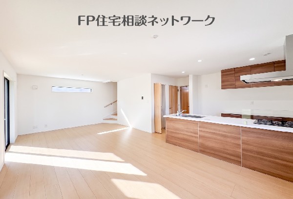 キッチンからもリビングを見渡せるので家族との会話も弾みますね。