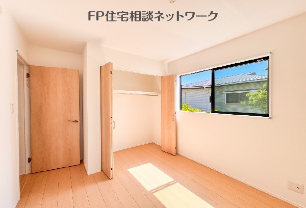 日当りの良い、クローゼット付きの居室は、子供の勉強部屋にピッタリですね。