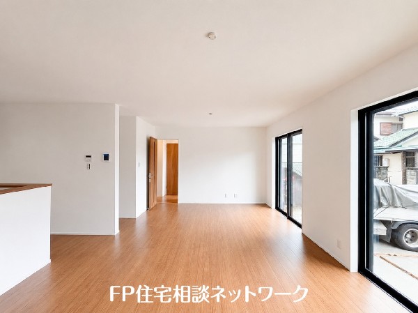 LDKは家族が自然と集まり、会話が生まれやすい心地よい空間です。日々の使いやすさにつながります。