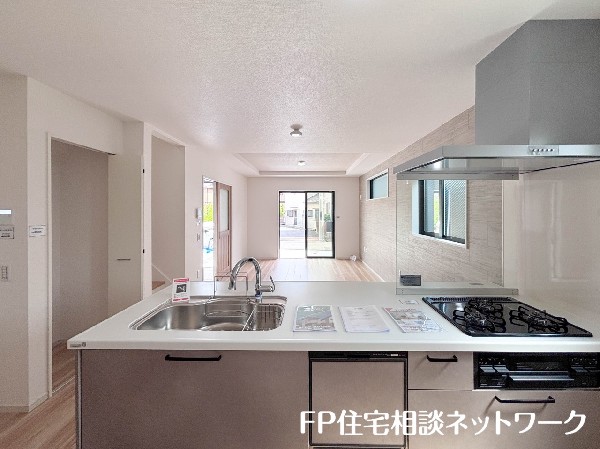 システムキッチンで、日々の家事もはかどりますね。
