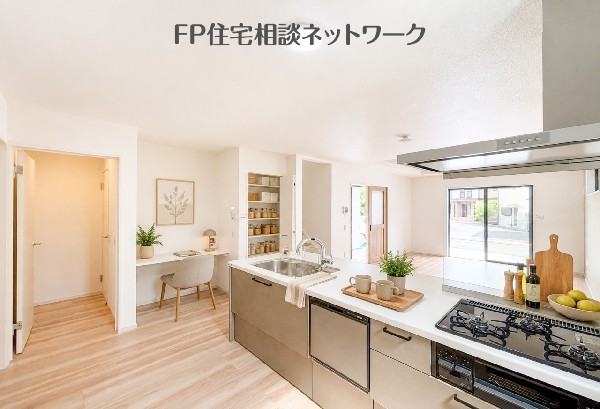 嬉しい対面キッチン（本画像はAI加工済みであり、現地に家具等はなく価格にも含まれていません）