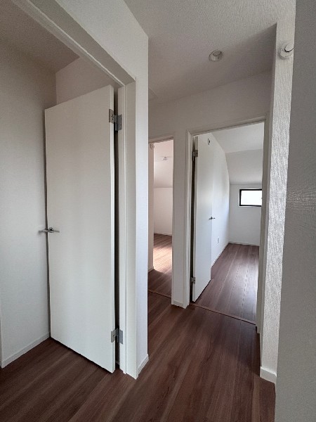 2Fには４部屋あり、家族のそれぞれの時間を明るいお部屋が包みます。