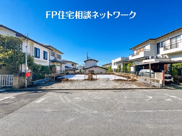 外観:低層の一戸建てを中心とした、整然とした街並みと良好な住環境が魅力です。