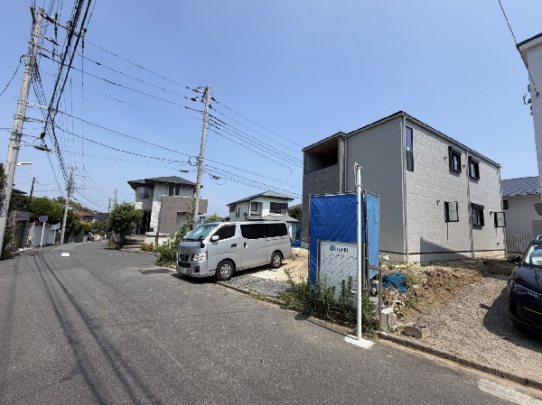 外観:周辺には四季折々の自然と触れ合えるスポットが充実し、週末の家族のお出かけにも便利です。  