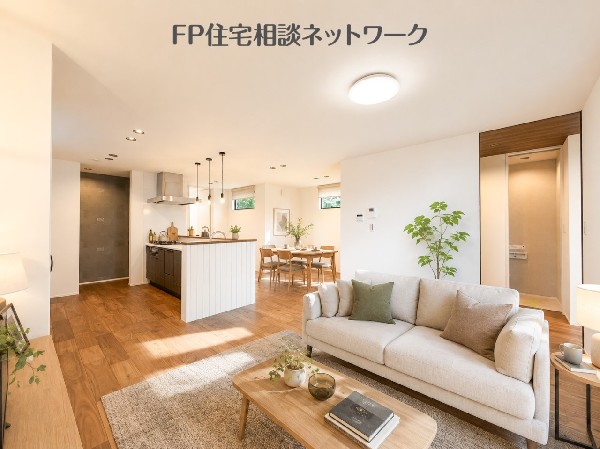 ゆとりあるLDK♪（本画像はAI加工済みであり、現地に家具等はなく価格にも含まれていません）  