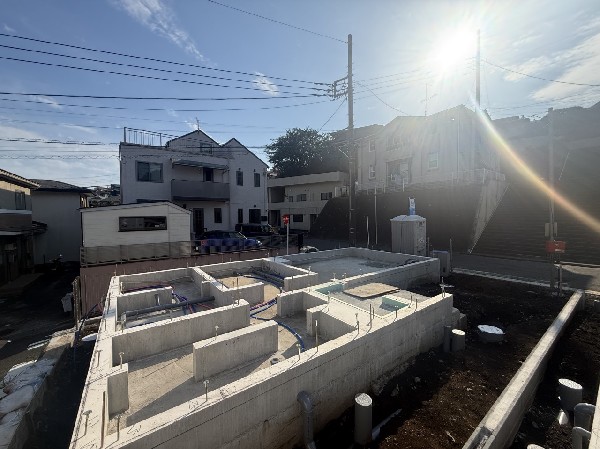 外観:朝から夕方まで豊かな自然光が差し込み、一日中お部屋全体が明るい雰囲気に包まれます。  